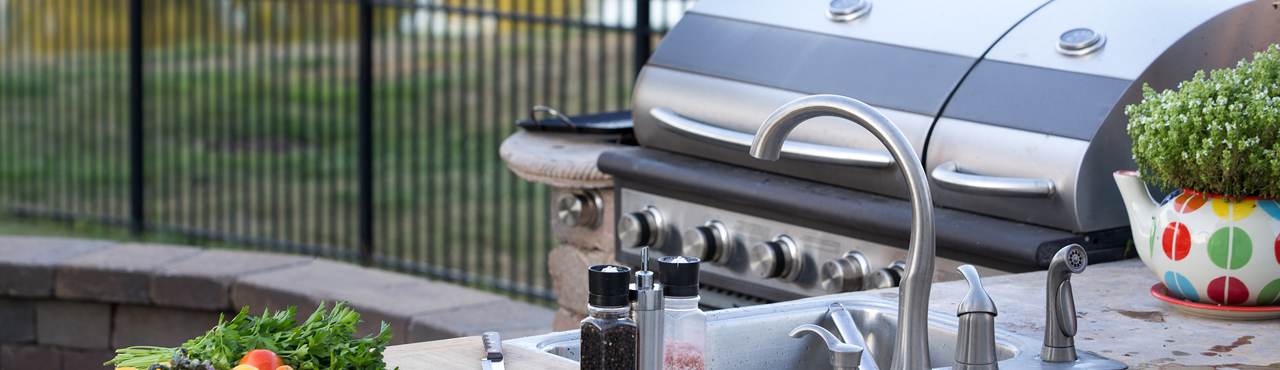 La cuisine outdoor pour des déjeuners en plein air